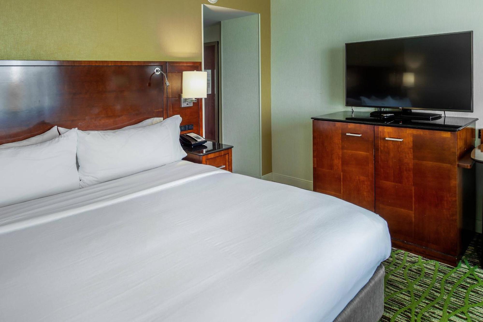 Hotel Marriott St. Louis West 3*