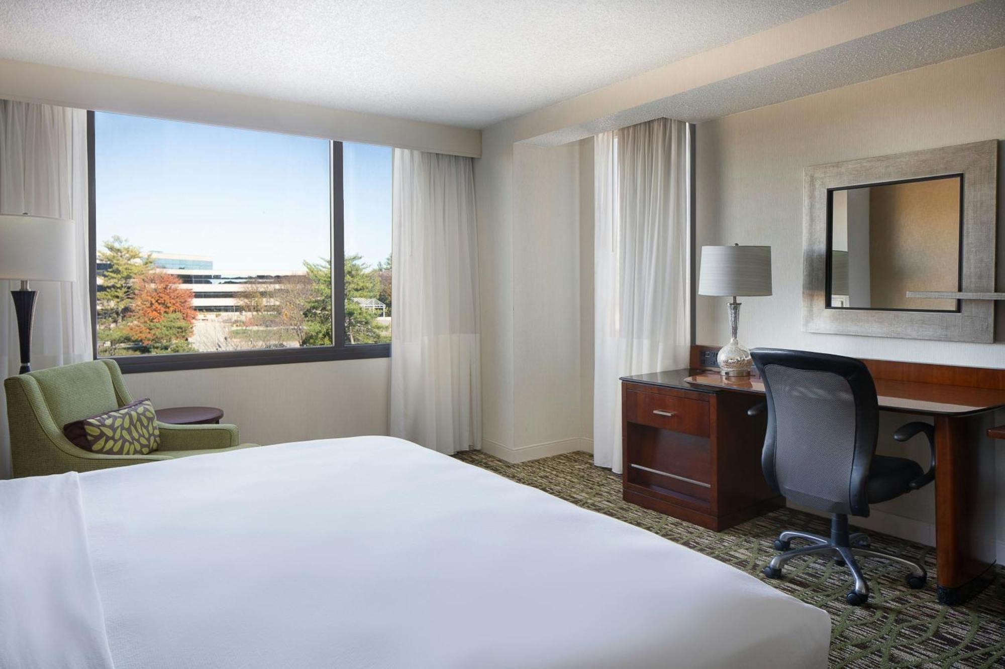 Marriott St. Louis West Hotel 3*