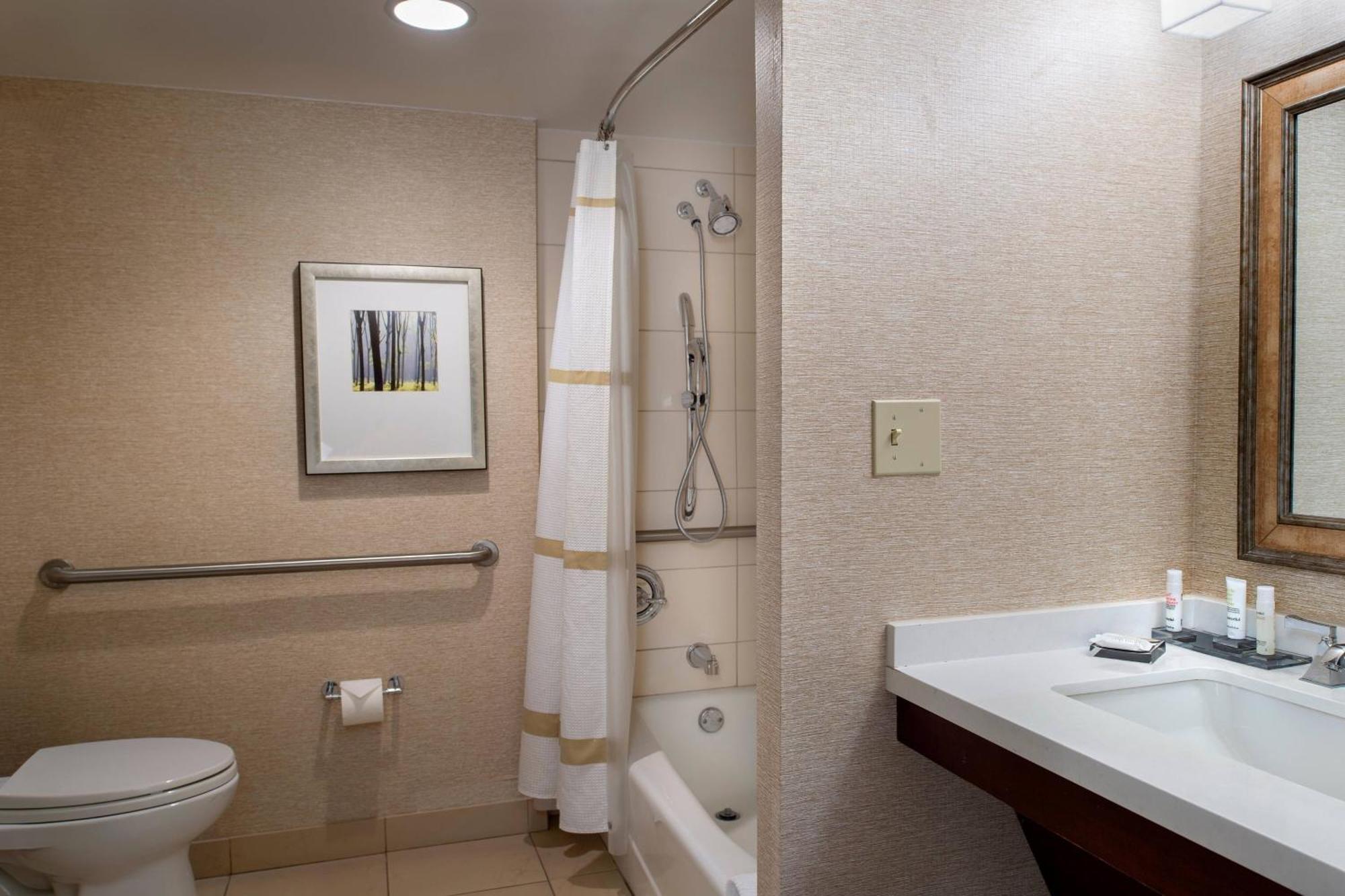 Marriott St. Louis West Hotel