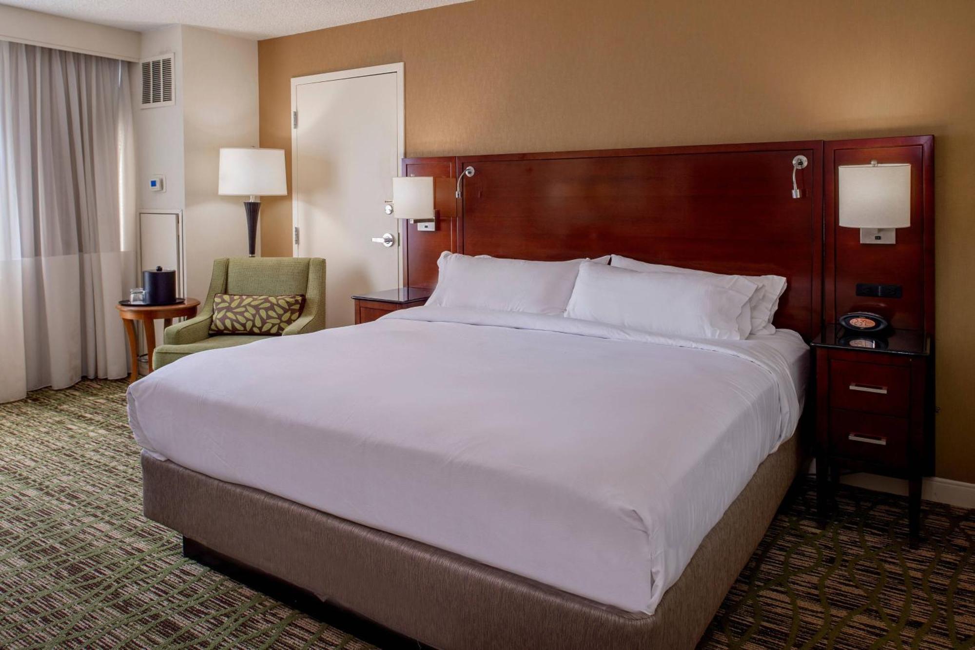 Marriott St. Louis West Hotel