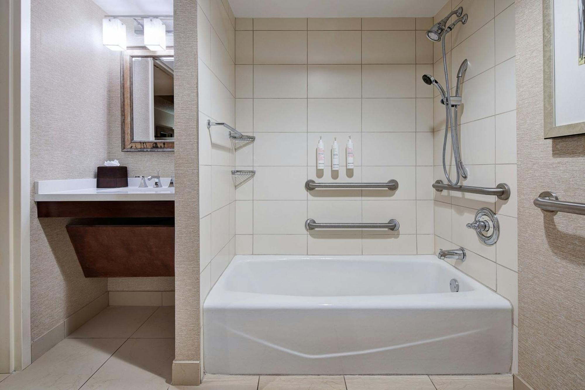 Hotel Marriott St. Louis West 3*